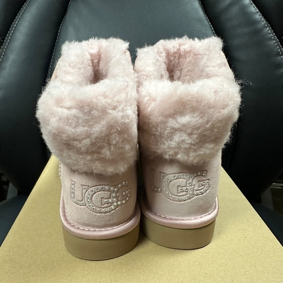 NIB! RARE! UGG Women's Classic Bling Mini Boots In Pink Sheepskin Size US7/EU 38 - Picture 3 of 9